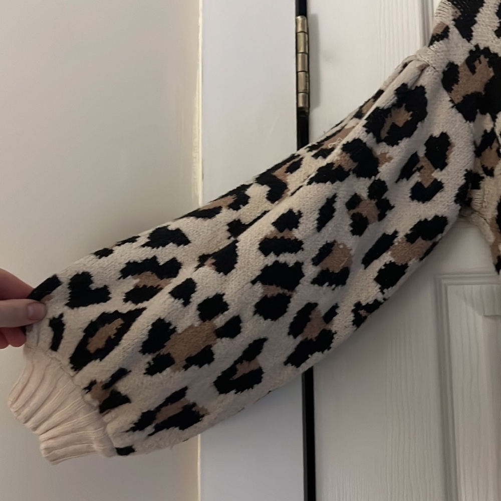 Leopard Printed Sweater - Picture 3 of 6